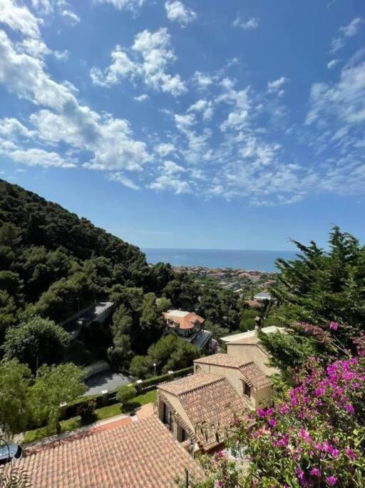 Casa Vacanze Luna 2 Vallecrosia Luaran gambar
